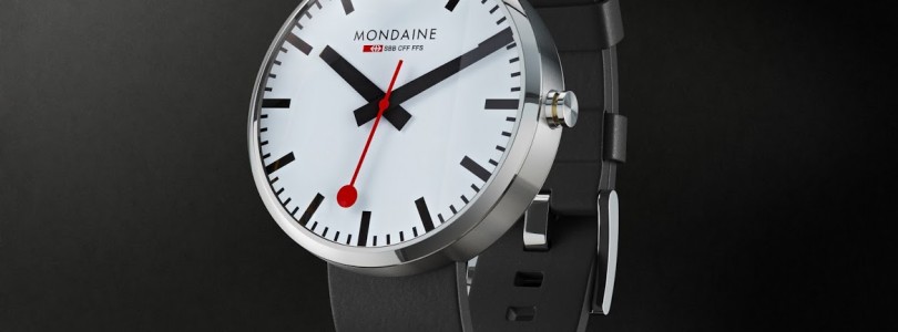 Motorola Moto 360 kan draadloos via Qi worden opgeladen