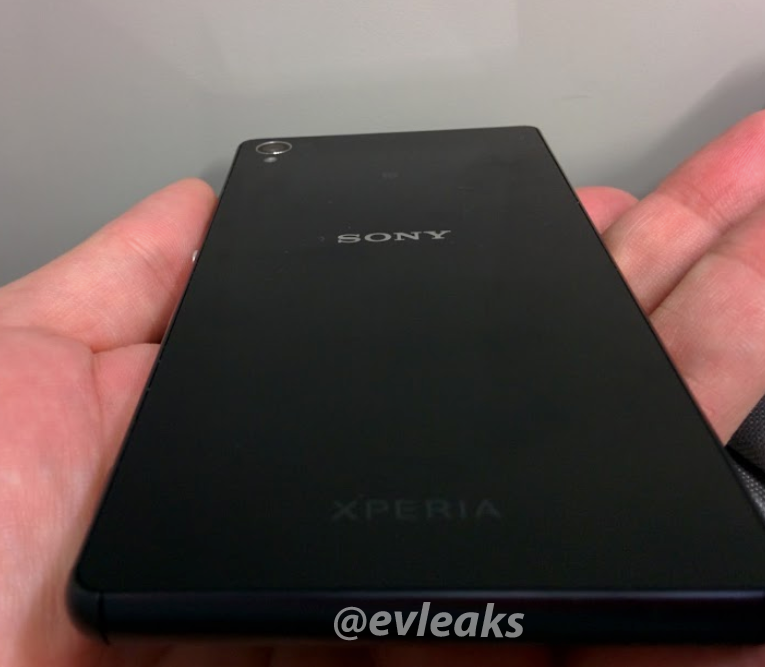 Achterkant en zijkant van Sony Xperia Z3 te zien foto's