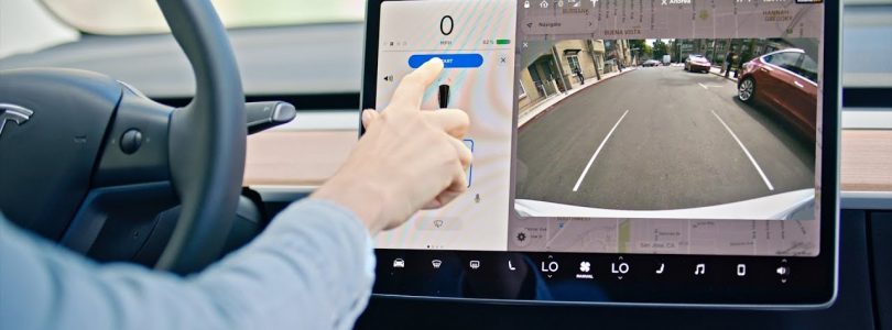 Elon Musk praat over Tesla V10-update en vernieuwde mobiele app